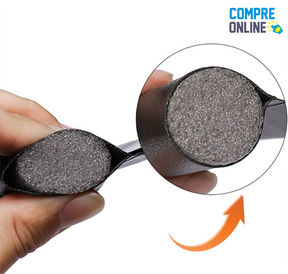 Flexible sealing strip for doors