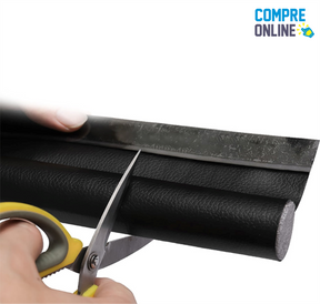 Flexible sealing strip for doors