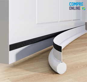Flexible sealing strip for doors