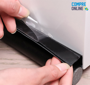 Flexible sealing strip for doors