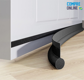 Flexible sealing strip for doors